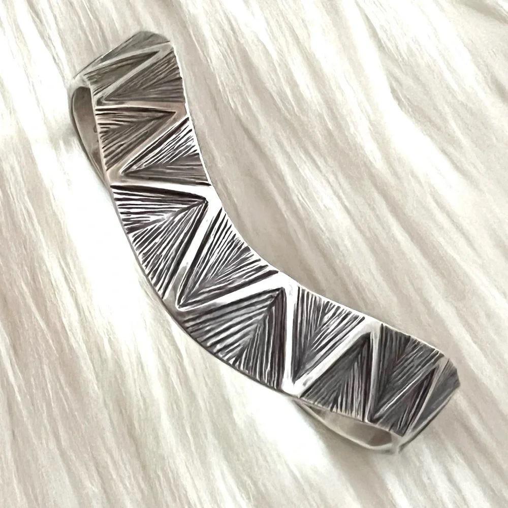 Highly RARE James Avery thatch wave cuff bracelet - Picture 5 of 13